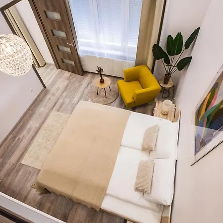 Apartment Stylish City With Ac *