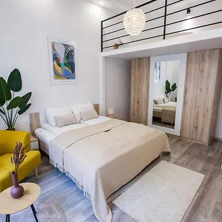 Stylish City With Ac Apartment