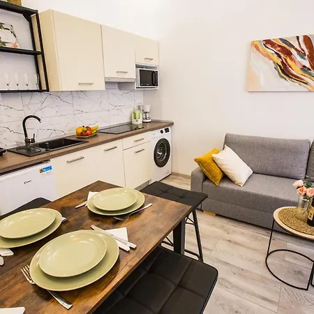 Apartment Stylish City With Ac *